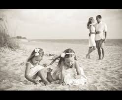 We know that it sometimes takes the inspiration from others to get your creative juices flowing, so we have put together a list of 80 photo family photo ideas. So Cute If We Could Only Get All Four Kids To Sit Together Family Beach Pictures Family Beach Portraits Beach Portraits
