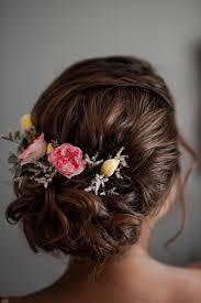 Le métier de coiffeuse, spécialisée est un métier clé dans le monde du mariage. Chignon Bas Mariage 2021 Coiffure Mariage Tendance Chignon Bas Mariage Coiffure De Mariage Avec Voile Cheveux De Mariee