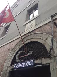 Cirkin Istanbul On Twitter Izgara Kofte Cumhuriyeti O Ay Yildizin Altina Led Tabela Yakismis Mi 1868 De Insa Edilen Bogazkesen Caddesi Ndeki Saint Joseph Aziz Yusuf Yetimhanesi Nin Bugunku Durumu Halbuki Icinde Kartonpiyer Muzesi Bile