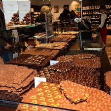 Läderach blueberry thrill бял шоколад с боровинки. Laderach Bahnhofstrasse Zuerich Com