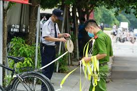 Sau đó, bé treo mình lơ lửng ở tầng 12a. Hiá»‡n TrÆ°á»ng Vá»¥ Be Gai 6 Tuá»•i RÆ¡i Tá»« Táº§ng 12 Chung CÆ° Xuá»'ng Ä'áº¥t Tá»­ Vong Tin Tá»©c Má»›i Nháº¥t 24h Ä'á»c Bao Lao Ä'á»™ng Online Laodong Vn