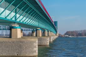 Er zijn geen bezwaren meer van omwonenden en dus mag het. Haringvlietbrug Gestremd Voor Hoge Scheepvaart Rijkswaterstaat