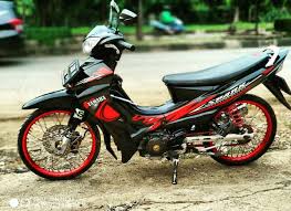 Sayap luar dalam jupiter z burhan warna hitam plus striping. 31 Modifikasi Jupiter Z Paling Keren 2020