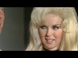 Sandy Hurt's Instagram, Twitter & Facebook