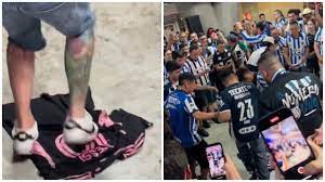 Lamentable: La afición de Monterrey baila y pisa la camiseta de Lionel  Messi tras la victoria - Bitbol