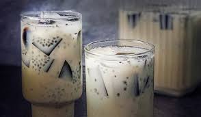 Adonan dalgona ini rasa thai tea, dilengkapi cincau dan susu segar. Mamayumafood Beveragecha Bang Ang Thailand