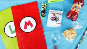 Treat your kids to a great party with this awesome super mario pull apart cakes. Super Mario Bros Cupcakes With Free Printable Toppers