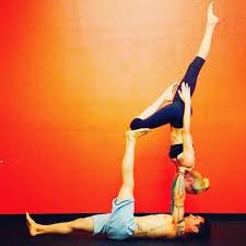 Acroyoga Awesome Shoulder Stand Variation Acro Yoga Partner Yoga Shoulder Stand