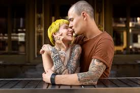 Qué es la estigmatofilia, cuando la atracción sexual se centra en  piercings, tatuajes o cicatrices - Infobae