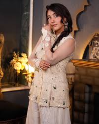 Ashnoor Kaur - Free pics, galleries & more at Babepedia