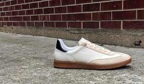 Freshen up your polished look when you hit the courts with the cole haan® grandpro tennis lux australian open sneaker. In Review The Cole Haan Grand Pro Turf Sneaker