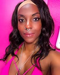 Lauren Walls's Instagram, Twitter & Facebook