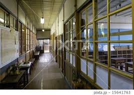 廃校 小学校 廊下 レトロ 窓 廃校