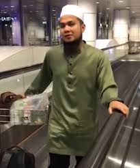 Sebelum ini, ebit lew memaklumkan akan membina tiga buah sekolah di semporna dalam usaha membantu penduduk bajau laut menimba ilmu selain mengajikan beberapa ustaz dan ustazah untuk membimbing 490 individu telah memeluk islam. Sebelum Saya Pejam Mata Saya Nak Lihat Suami Saya Berjalan Macam Orang Lain Oh Kopak