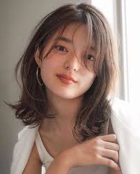 Potong rambut bob segi atau model segi bob layer atau shaggy bob haircut membuat model bob segi layer , bob segi pendek , bob segi sebahu potongan rambu. 9 Inspirasi Model Rambut Sebahu Untuk Rambut Tipis Ala Korea Womantalk Com Line Today