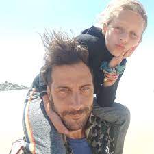 De wikipedia, la enciclopedia libre. Luciano Caceres Reflexiono Sobre La Relacion Con Gloria Carra Y Su Hija Amelia Como Padres No Nos Separamos Eltrece