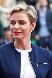 Jun 27, 2021 · charlène von monaco ist mehrere wochen in ihrer heimat südafrika untergetaucht. Furstin Charlene Mit Grace Kelly Appeal Styling Fur Kurze Haare Frisuren Frisuren Kurze Haare Blond