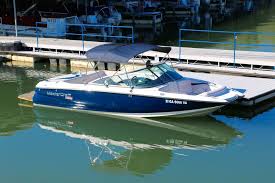 A massive 3550 pounds of ballast, standard 6.2l engine and the gen2 surf system deliver unmatched waves and wakes for every ri. Mastercraft Ski Boat Boundary Waters Marina