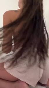 Alana Gelmi se divertindo com shortinho abaixado e se tocando -  VIDEOSDESEXO.COM