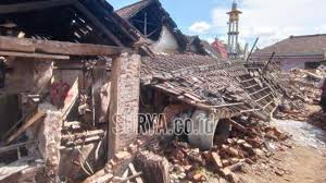 Melihat rumah sedang bergerak, menandakan penghasilan yang menurun, perceraian, keributan, dan datangnya sebuah penyakit. Bmkg Duga Kerusakan Parah Gempa Di Kabupaten Malang Dipicu Karakteristik Tanah Dan Bangunan Surya