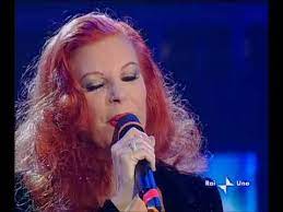 Audio hd | il brano nacque come riadattamento di un altro pezzo musicale, valery, degli stessi autori alfredo cohen, franco battiato e giusto. Milva Alexander Platz Youtube
