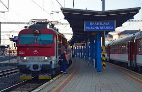 Motorový vlak slovenská strela se po více než dvou letech oprav vrátil zpátky do kopřivnice, kde ho v tatře v roce 1936 vyrobili. Trip Report Hungary Slovakia And South Poland Plus Prague Czech Republic