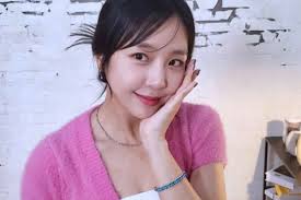 L'attrice apparsa su Netflix, battendo la concorrenza di '500 a 1', è in  una situazione sorprendente