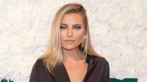 Die mich nicht liebt, er hat nur eifersüchtig auf mich. Sophia Thomalla Heisse Pose In Latex Das Steckt Dahinter Gala De