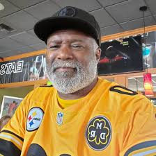 Will Darnell Washington have over 17 catches in the upcoming season?