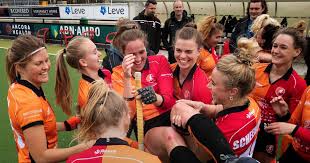 Betaald worden voor de zorg van een naaste. Bijzonder Afscheid Clubicoon Daphne Van Der Velden Bij Oranje Rood Daffie Bedankt Hockey Ed Nl