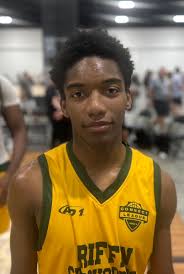 Omari Barnes (@ihoop_mariii)