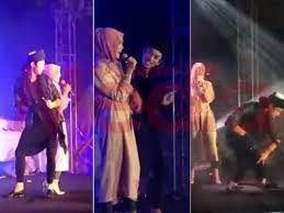 Dengar lagu online (klik dan menunggu.) browser anda tidak mendukung html5 audio. Video Apabila Nabila Razali Iqram Dinzly Kongi Pentas Demi Pematah Hati Media Hiburan