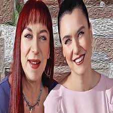 İlk olarak sektöre süper baba adlı dizi ile giriş yapan şevval sam, burada edindiği tecrübe ile beraber pek çok yapım da yer almıştır. Leman Sam In Kizi Kac Yasinda