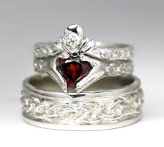 Pin By Kim Sommer On Cute In 2020 Celtic Wedding Ring Sets Celtic Wedding Rings Irish Wedding Rings
