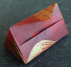 Origami anleitung schachtel pdf / origami schachtel falten geschenkbox mit deckel basteln anleitung. Dreieck Schachtel Von Carmen Sprung Mit Anleitung Als Pdf Oder Jpg Gefunden Auf Origamiseiten De Origami Origami Umschlag Schachtel Falten