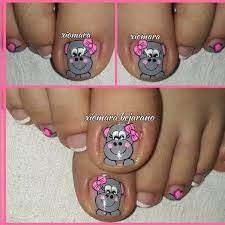 Hay momentos en los que buscamos diseños modernos para decorar las uñas de las manos y también decoraciones de uñas de los pies por este motivo traemos a compartir diseños innovadores con ustedes que espero les guste, estos diseños de uñas y pintados bonitos las hemos escogido muy detalladamente de nuestra galería de uñas decoradas. Mileydi Disenos De Unas Pies Unas Decoradas Con Munecos Arte De Unas De Pies