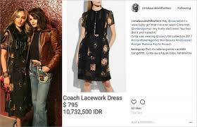 The battle of the brand's wages on. Dipakai Di New York Fashion Week Harga Baju Cinta Laura Ternyata Cuma Segini