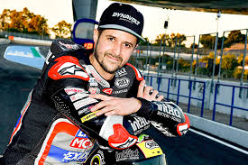 The intuitive handling and power of the s 1000 rr are perfect for tom's racetrack training and for improving his lap times. Thomas Luthi Bereut Trotz Null Runde Nichts