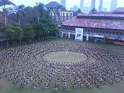 Left1right tari kecak left3right tari saman left2right tari kipas pakarena ketika sedang melakukan tarian terdapat beberapa jenis pola lantai yang menjadi tolak ukur atau patokan. Kecak Wikipedia Bahasa Indonesia Ensiklopedia Bebas