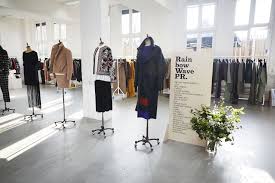 Pin By C Samoht On Fashion Stylist Office And Decor Showroom Design Fashion Designing Institute Business Fashion