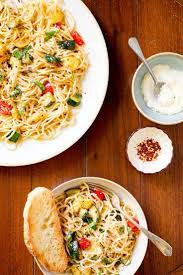 Simple Summer Spaghetti Olive Oil Garlic Zucchini Squash Tomatoes Spices And Parmesan Cheese Yeseviyle Food Recipes Food Vegetarian Recipes