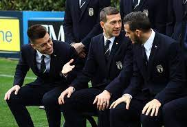 Stephan El Shaarawy Federico Bernardeschi And Alessandro Florenzi In 2021 Stephan El Shaarawy Team Photos Italy Team