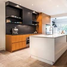 Une Hotte De Cuisine Parfaitement Integree Home House Kitchen