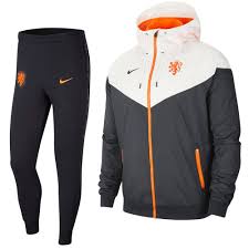 Kleuren als zwart en oranje ontdek je bij 90 football. ØµÙ†Ø¹Øª Ù„ØªØªØ°ÙƒØ± ØºØ§Ø±Ø© Ù„Ù„ØªÙØ§Ø¹Ù„ Nederlands Elftal Trainingspak Nike Dsvdedommel Com