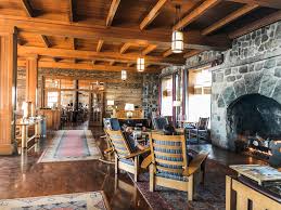 The lodge is perched on the edge of the cliff overlooking the lake. Crater Lake Lodge Travelhappier Summer Vacay Travelhappy
