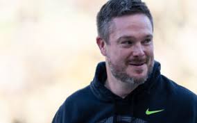 Former Ducks Running Back Travis Dye Transferring to USC