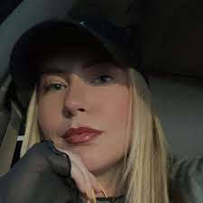 Sara Kaye (@sarakayet)