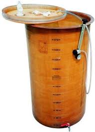Cuve En Fibre De Verre 300l Avec Chapeau Flottant 5320076 Jpg 326 448 Fibre De Verre Fibre Flottant