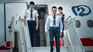 Untuk menarik kembali kal andau ke laut, kami membuat kanal menuju ke laut dengan dibantu alat berat berupa. Review Filem The Captain