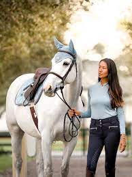 Elegantné flísové bandáže equestrian stockholm dokonale ladia so všetkými kúskami kolekcie steel blue. Equestrian Stockholm Jump Saddle Pad Steel Blue Spicehorse
